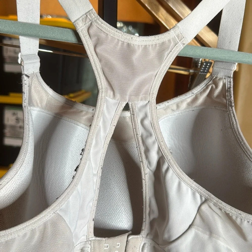 Victoria’s Secret Sport VSX Wireless Lined Sports Bra Size 38D Nude High Impact